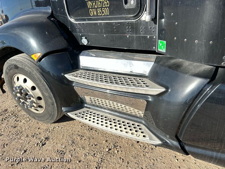 image for item NS9105 2017 Kenworth T660  semi truck