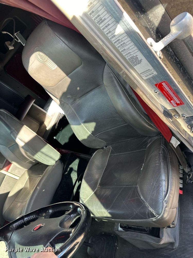 image for item NS9105 2017 Kenworth T660  semi truck