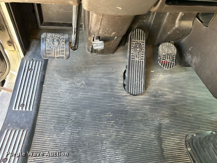 image for item NS9105 2017 Kenworth T660  semi truck