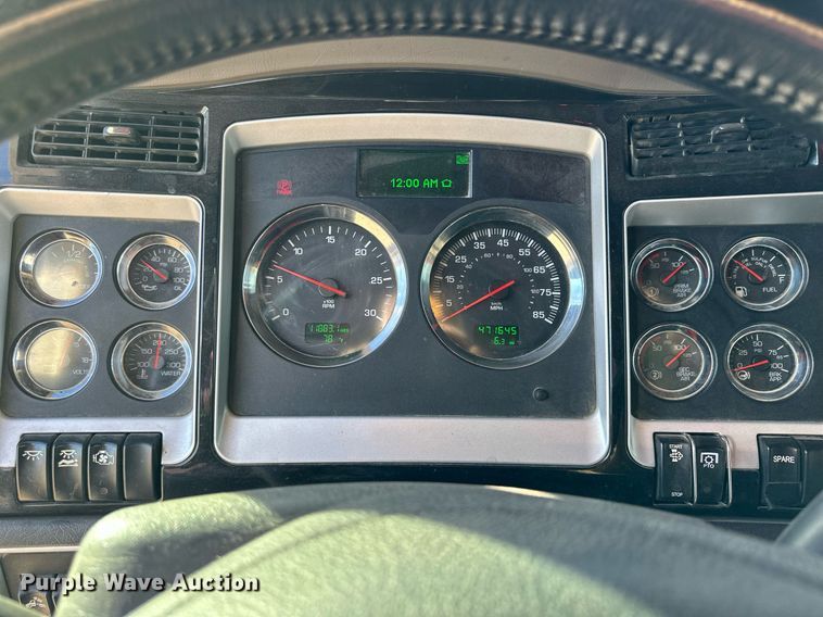 image for item NS9105 2017 Kenworth T660  semi truck