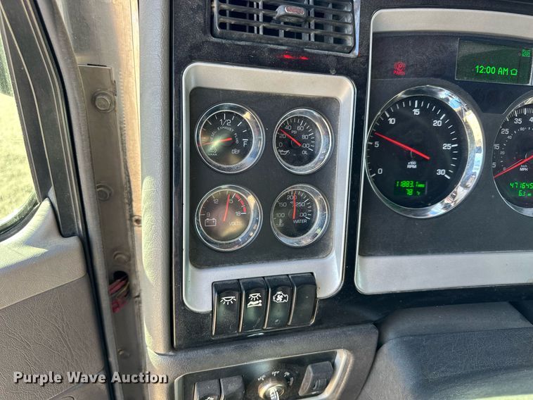 image for item NS9105 2017 Kenworth T660  semi truck