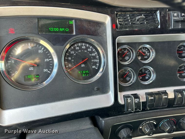 image for item NS9105 2017 Kenworth T660  semi truck