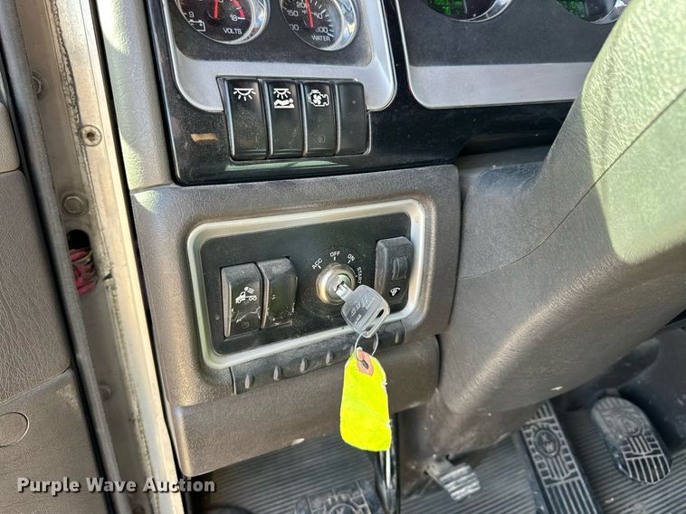 image for item NS9105 2017 Kenworth T660  semi truck