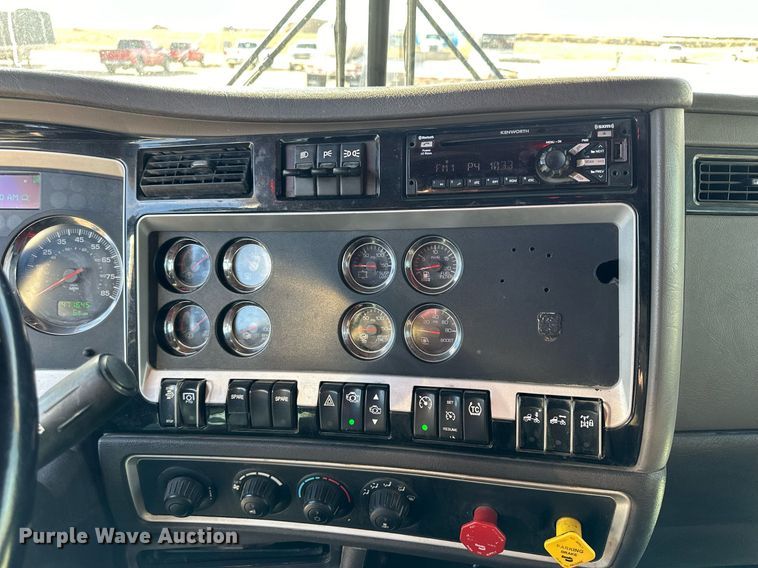 image for item NS9105 2017 Kenworth T660  semi truck