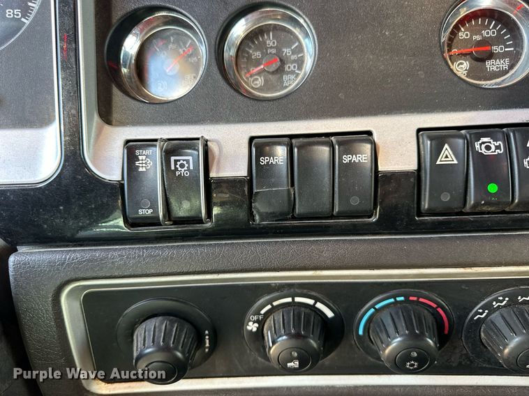 image for item NS9105 2017 Kenworth T660  semi truck