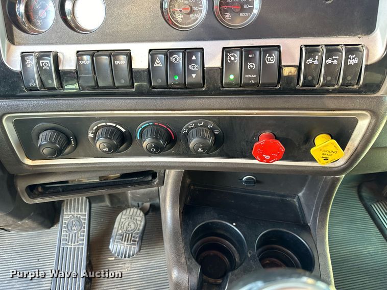 image for item NS9105 2017 Kenworth T660  semi truck