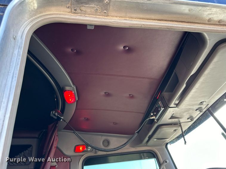 image for item NS9105 2017 Kenworth T660  semi truck