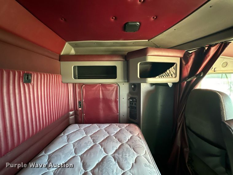 image for item NS9105 2017 Kenworth T660  semi truck