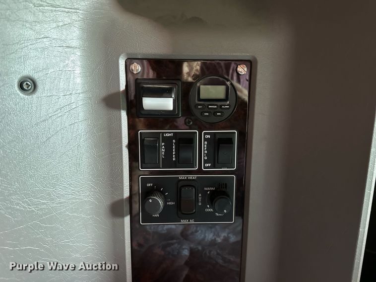 image for item NS9105 2017 Kenworth T660  semi truck