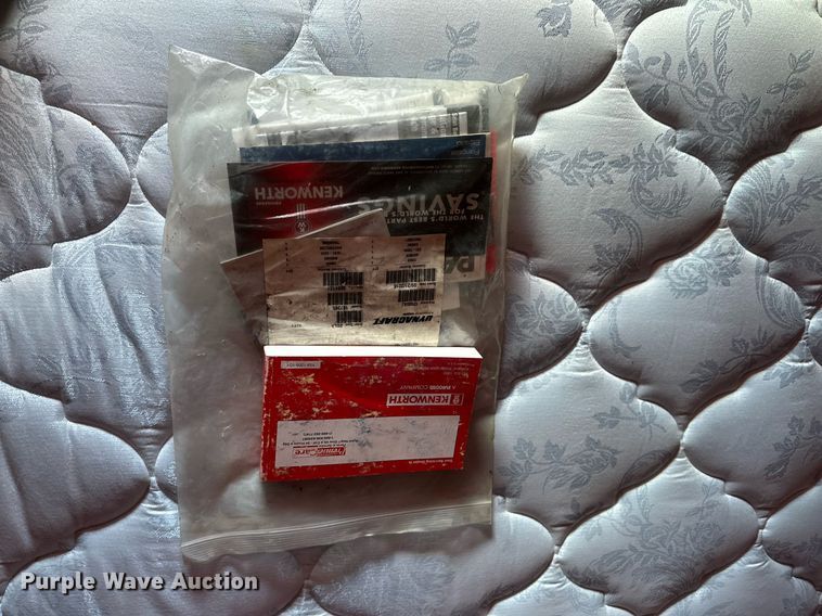 image for item NS9105 2017 Kenworth T660  semi truck