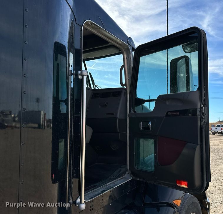 image for item NS9105 2017 Kenworth T660  semi truck