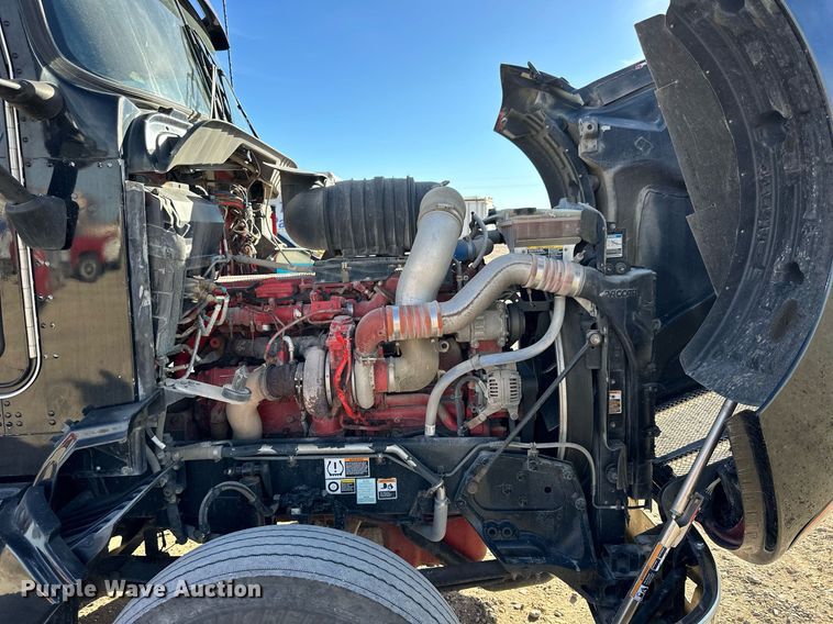 image for item NS9105 2017 Kenworth T660  semi truck