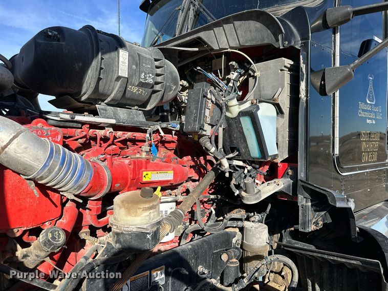 image for item NS9105 2017 Kenworth T660  semi truck