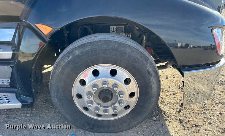 image for item NS9105 2017 Kenworth T660  semi truck