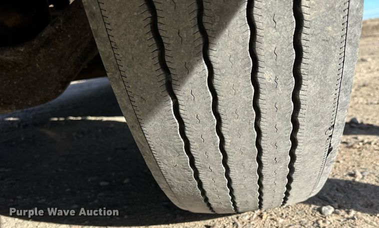 image for item NS9105 2017 Kenworth T660  semi truck