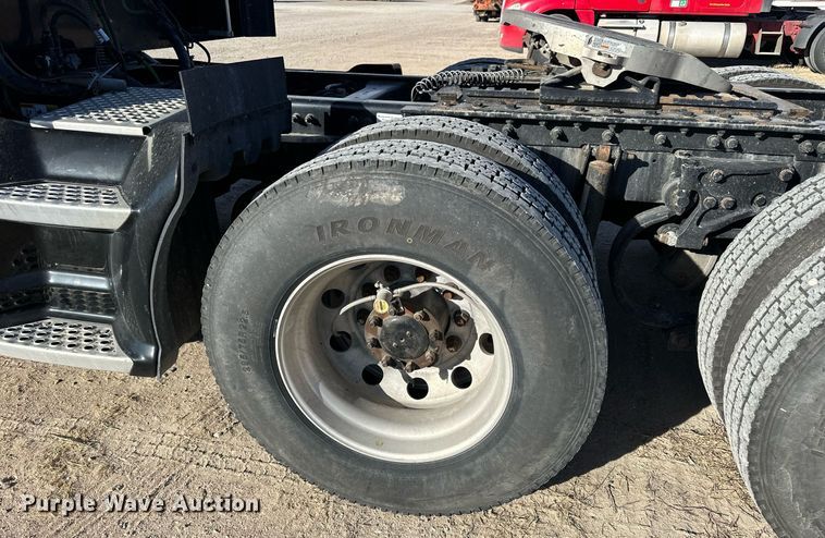 image for item NS9105 2017 Kenworth T660  semi truck