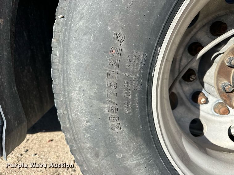 image for item NS9105 2017 Kenworth T660  semi truck