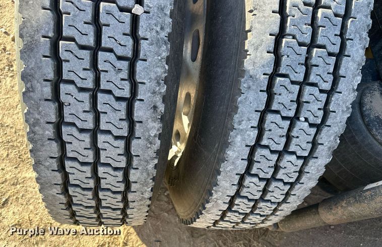 image for item NS9105 2017 Kenworth T660  semi truck