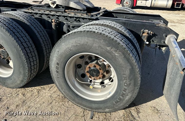 image for item NS9105 2017 Kenworth T660  semi truck