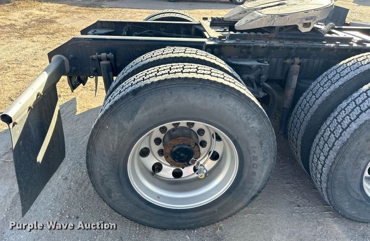 image for item NS9105 2017 Kenworth T660  semi truck