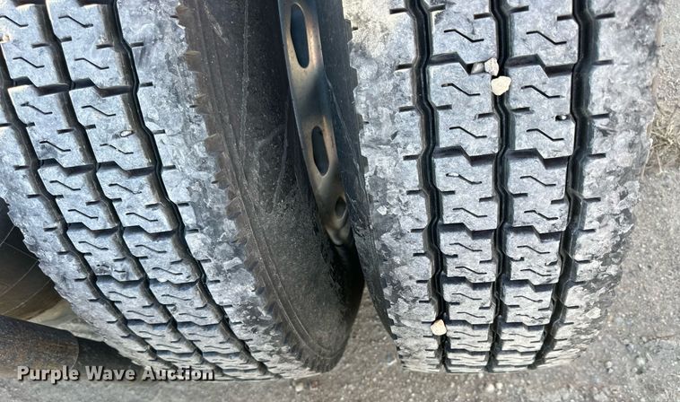 image for item NS9105 2017 Kenworth T660  semi truck