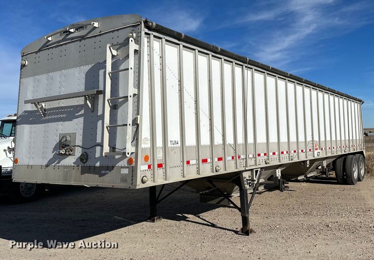 image for item NS9106 2002 Cornhusker 800  grain trailer