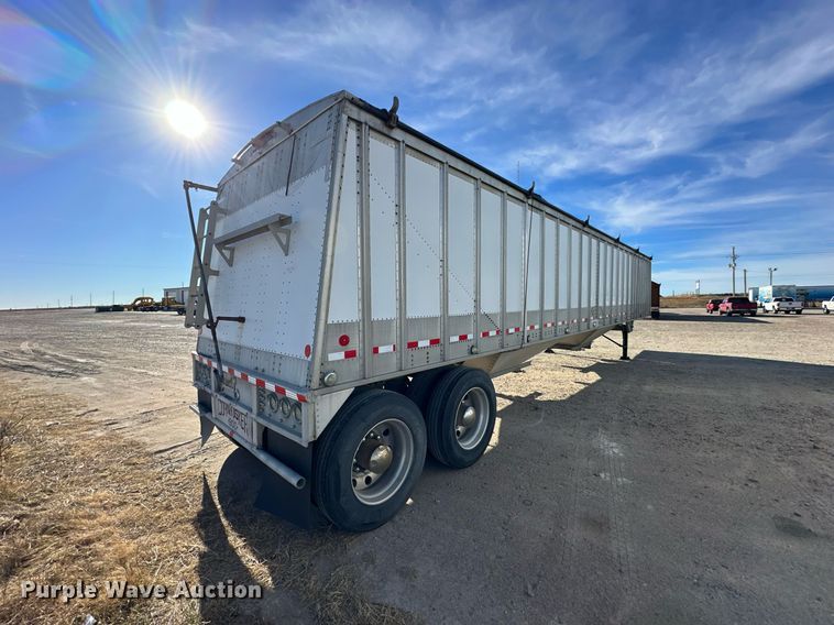 image for item NS9106 2002 Cornhusker 800  grain trailer