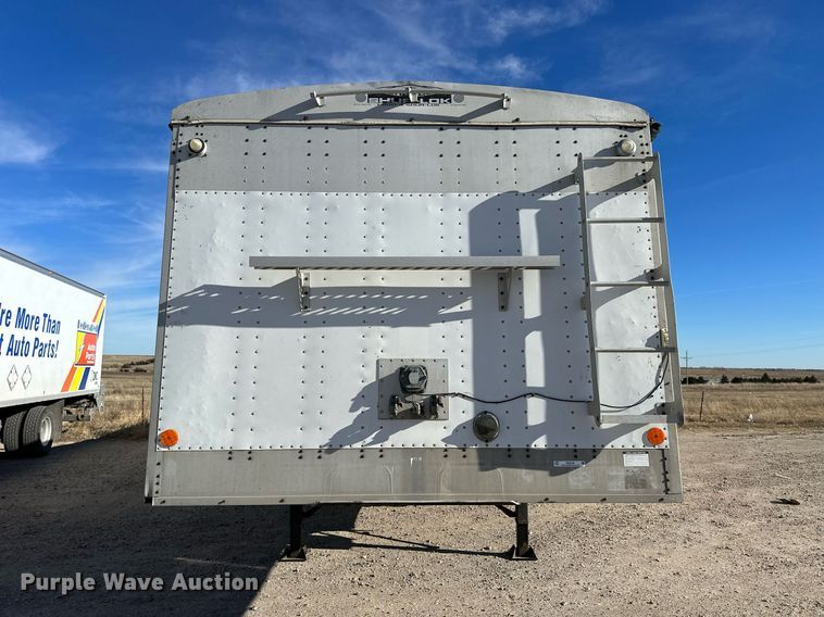 image for item NS9106 2002 Cornhusker 800  grain trailer