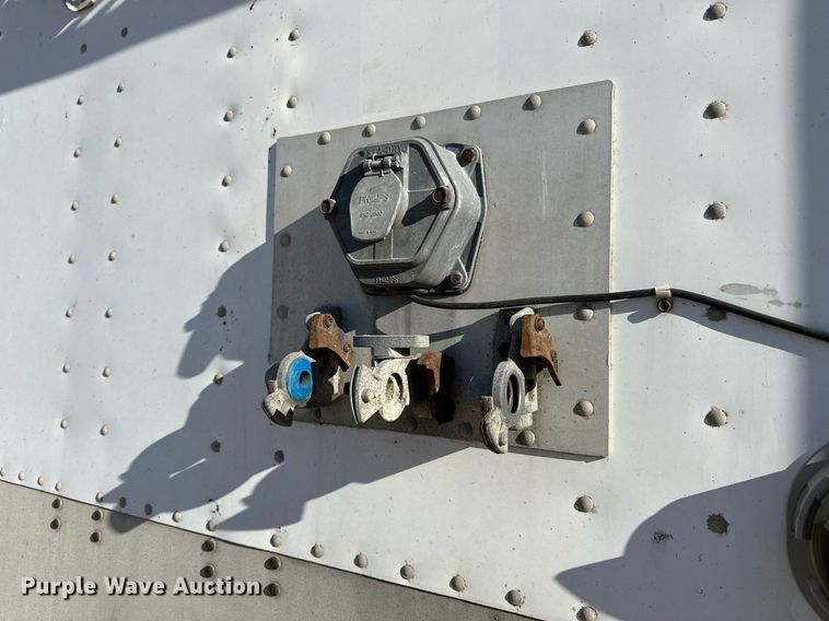 image for item NS9106 2002 Cornhusker 800  grain trailer