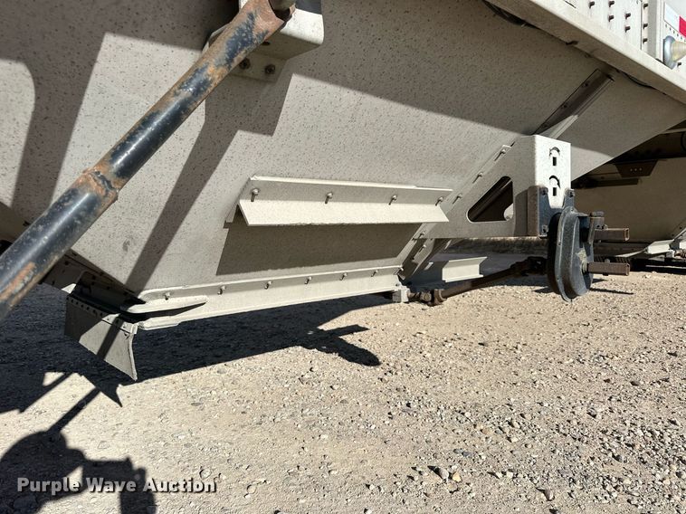 image for item NS9106 2002 Cornhusker 800  grain trailer