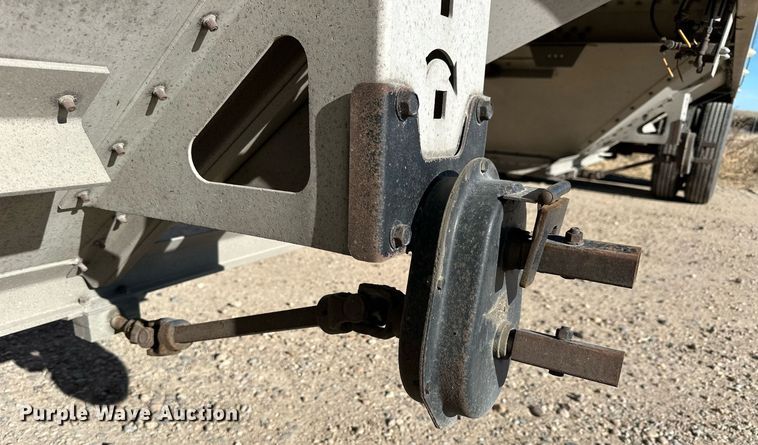 image for item NS9106 2002 Cornhusker 800  grain trailer