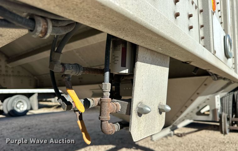 image for item NS9106 2002 Cornhusker 800  grain trailer