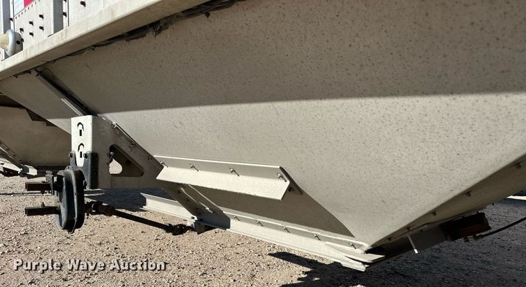 image for item NS9106 2002 Cornhusker 800  grain trailer