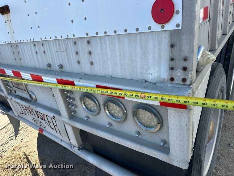 image for item NS9106 2002 Cornhusker 800  grain trailer