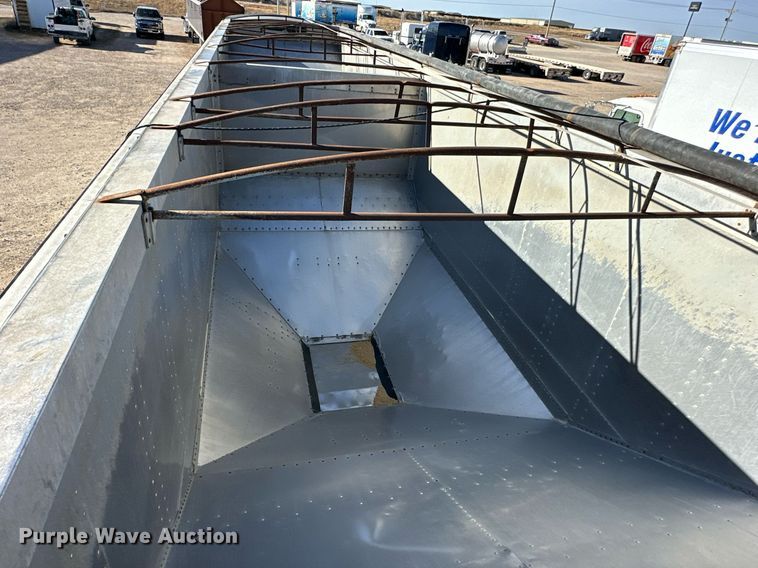 image for item NS9106 2002 Cornhusker 800  grain trailer