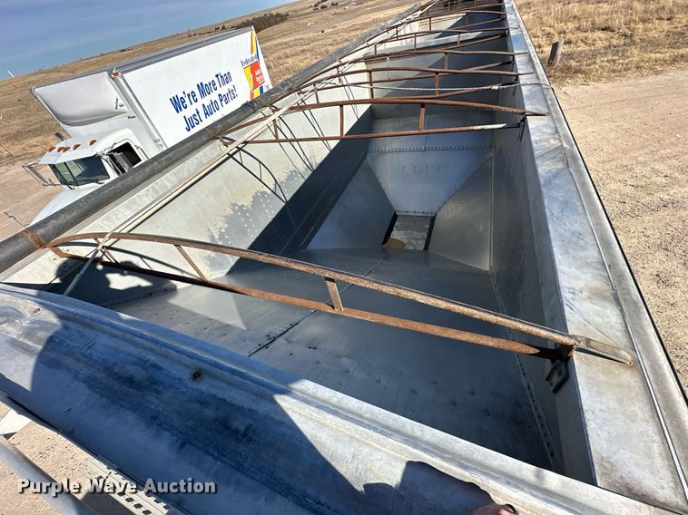 image for item NS9106 2002 Cornhusker 800  grain trailer