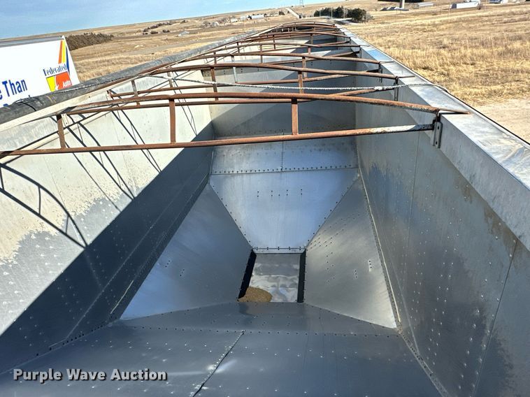 image for item NS9106 2002 Cornhusker 800  grain trailer