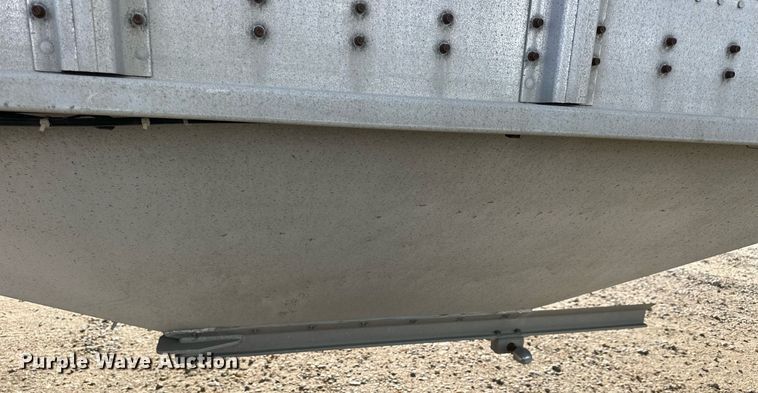 image for item NS9106 2002 Cornhusker 800  grain trailer