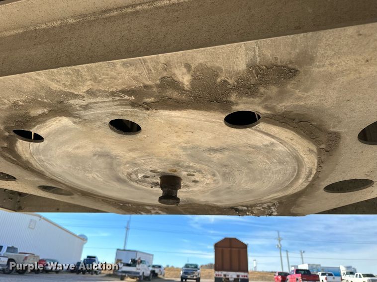 image for item NS9106 2002 Cornhusker 800  grain trailer