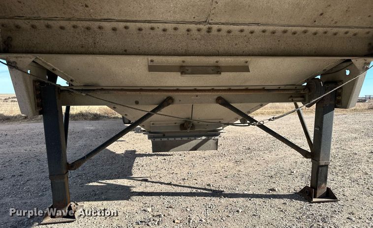 image for item NS9106 2002 Cornhusker 800  grain trailer