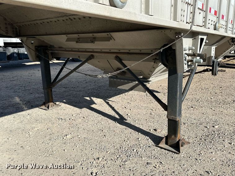 image for item NS9106 2002 Cornhusker 800  grain trailer