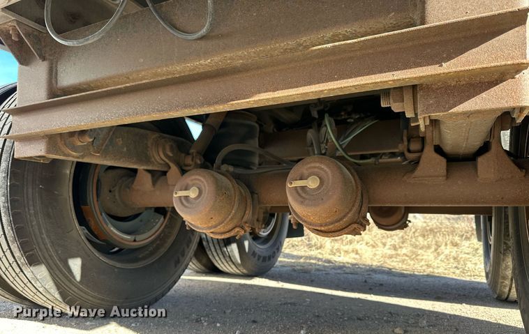 image for item NS9106 2002 Cornhusker 800  grain trailer