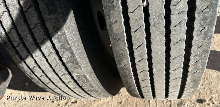 image for item NS9106 2002 Cornhusker 800  grain trailer