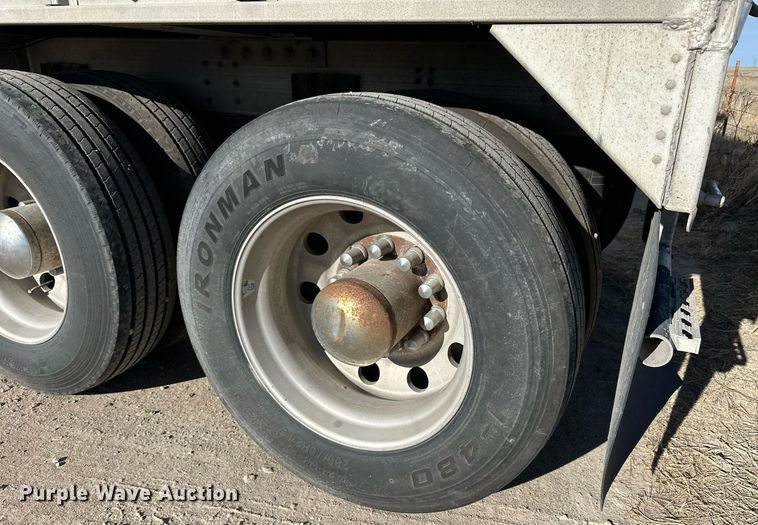 image for item NS9106 2002 Cornhusker 800  grain trailer