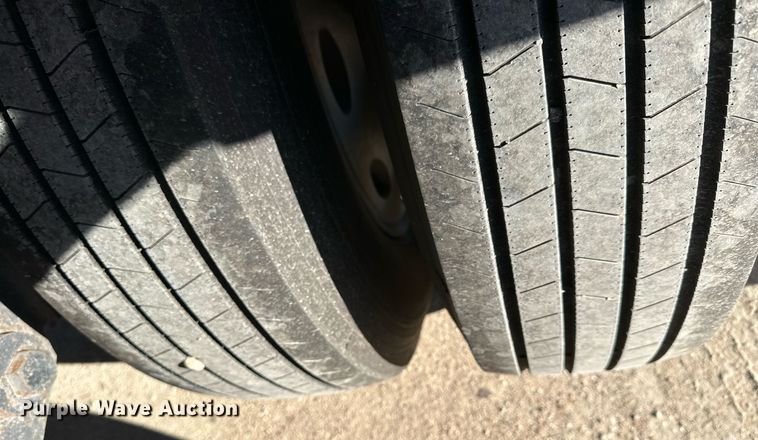 image for item NS9106 2002 Cornhusker 800  grain trailer