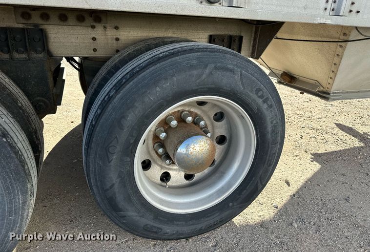 image for item NS9106 2002 Cornhusker 800  grain trailer