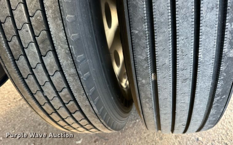 image for item NS9106 2002 Cornhusker 800  grain trailer