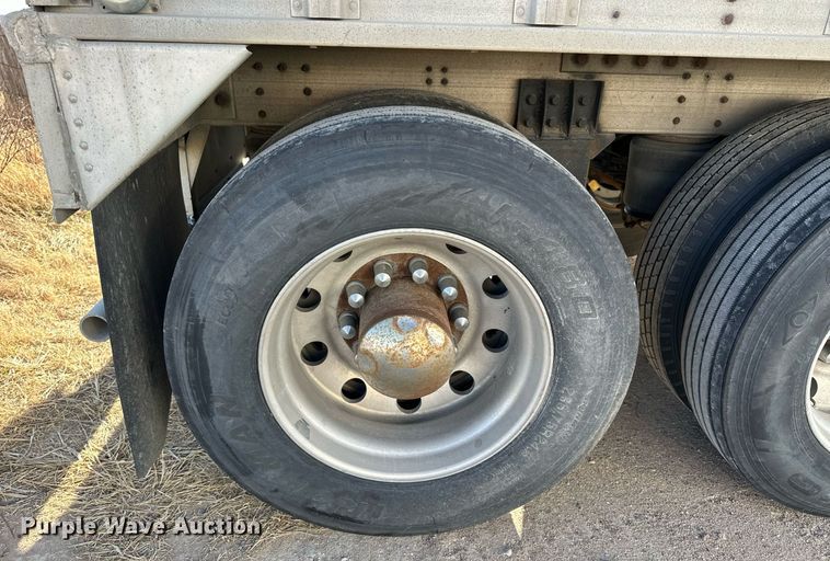 image for item NS9106 2002 Cornhusker 800  grain trailer