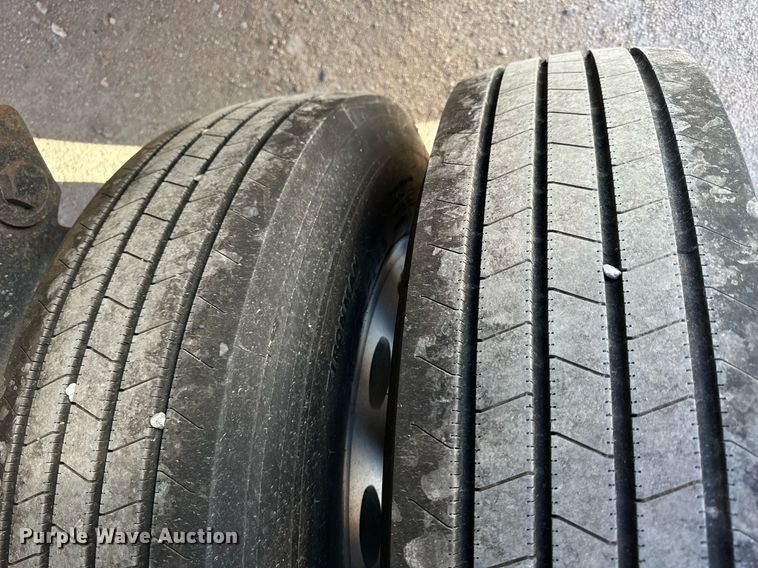 image for item NS9106 2002 Cornhusker 800  grain trailer