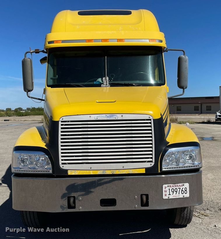 image for item NX9777 2004 Freightliner Century Class S/T  semi truck